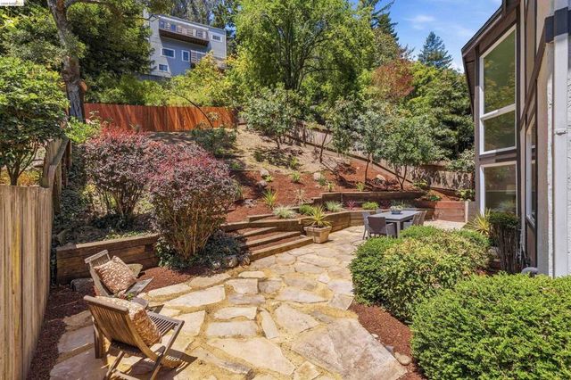 6763 Pinehaven Rd, Oakland, CA 94611