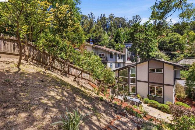 6763 Pinehaven Rd, Oakland, CA 94611