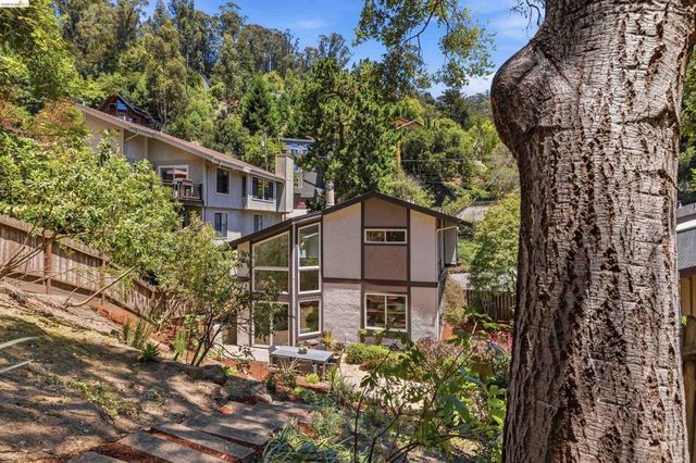 6763 Pinehaven Rd, Oakland, CA 94611