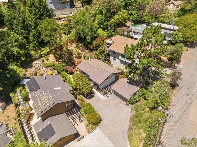 6763 Pinehaven Rd, Oakland, CA 94611