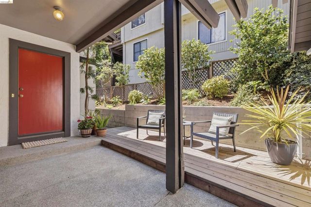 6763 Pinehaven Rd, Oakland, CA 94611
