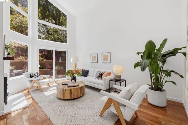 6763 Pinehaven Rd, Oakland, CA 94611