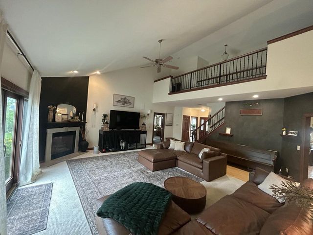 165 Chelsea LANE, Union Grove, WI 53182