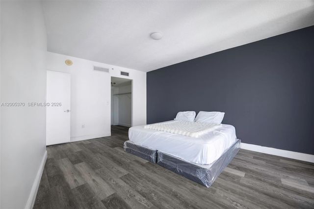 1750 N Bayshore Dr 3801, Miami, FL 33132