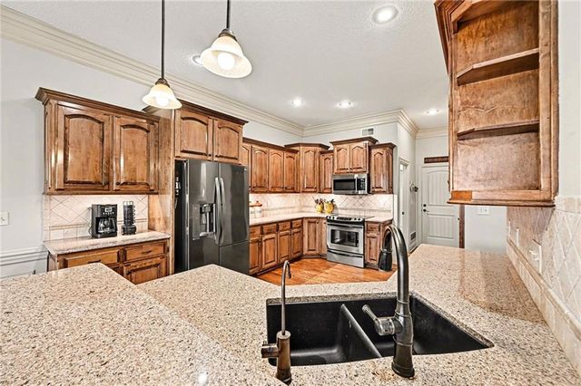 604 Indian Trail Court, Smithville, MO 64089