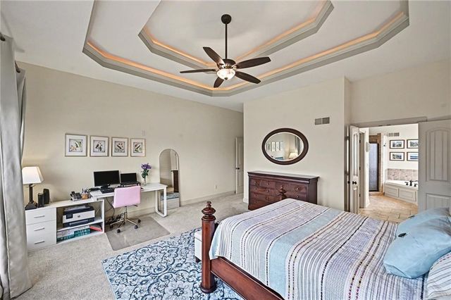 604 Indian Trail Court, Smithville, MO 64089