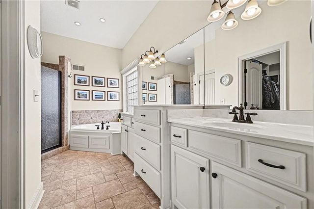 604 Indian Trail Court, Smithville, MO 64089