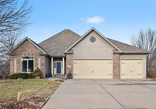 604 Indian Trail Court, Smithville, MO 64089