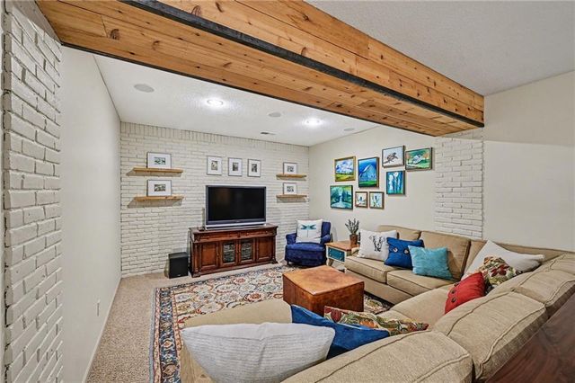 604 Indian Trail Court, Smithville, MO 64089