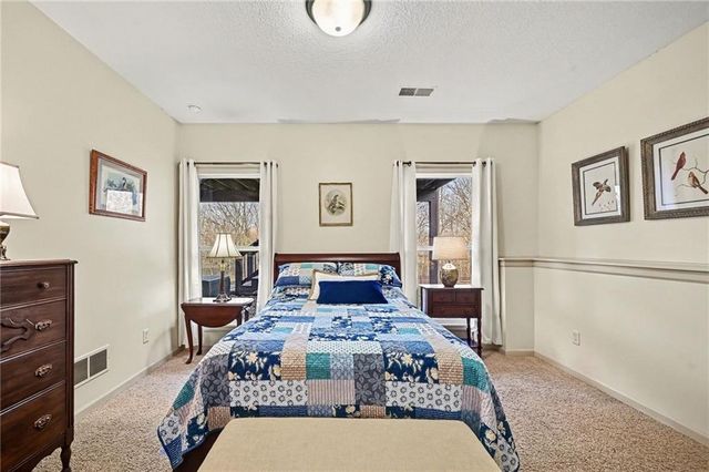 604 Indian Trail Court, Smithville, MO 64089