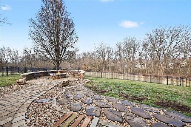 604 Indian Trail Court, Smithville, MO 64089