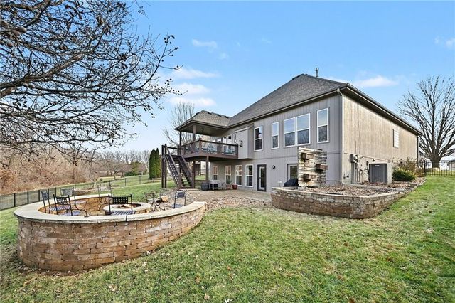 604 Indian Trail Court, Smithville, MO 64089