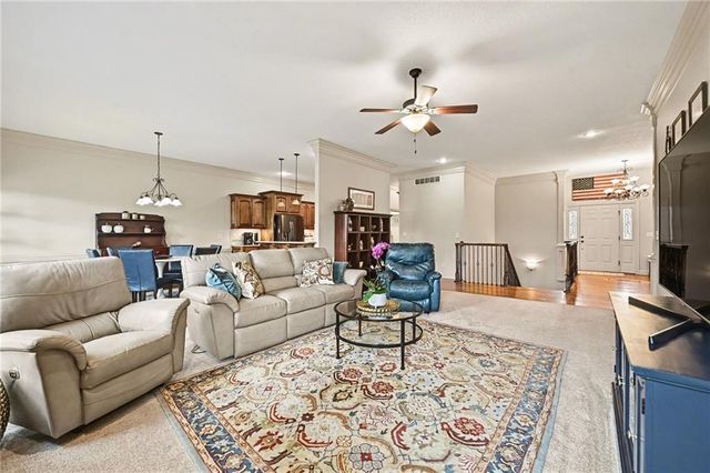 604 Indian Trail Court, Smithville, MO 64089