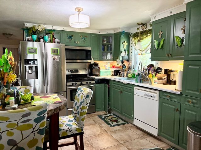 73 Prentice St, Springfield, MA 01104