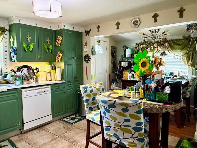 73 Prentice St, Springfield, MA 01104