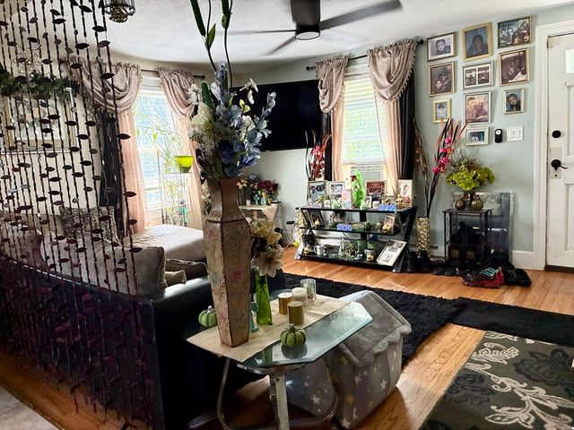 73 Prentice St, Springfield, MA 01104