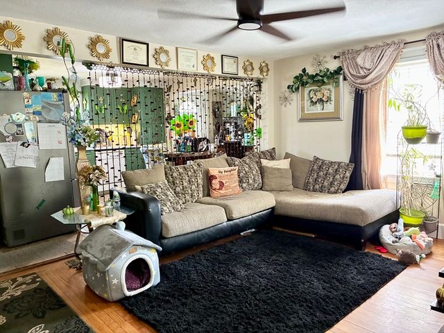 73 Prentice St, Springfield, MA 01104