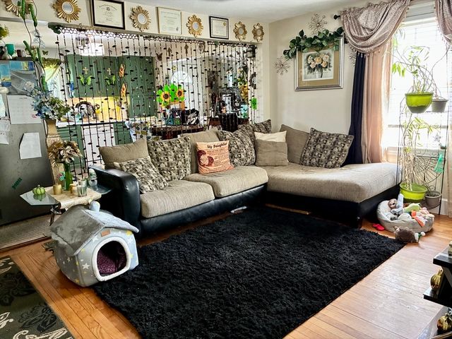 73 Prentice St, Springfield, MA 01104
