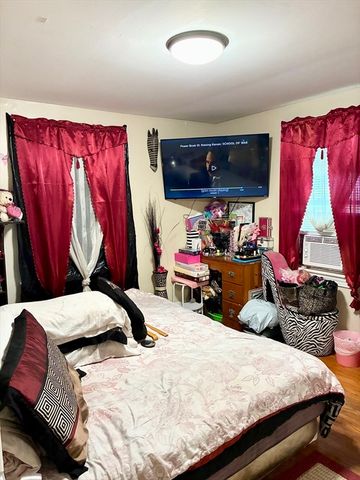 73 Prentice St, Springfield, MA 01104