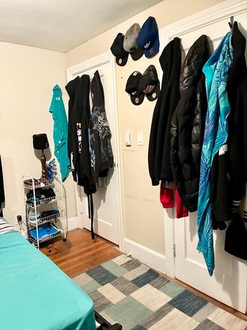 73 Prentice St, Springfield, MA 01104