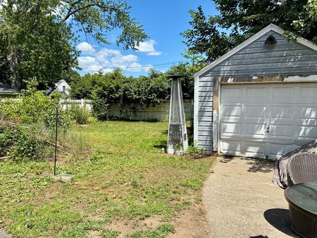 73 Prentice St, Springfield, MA 01104