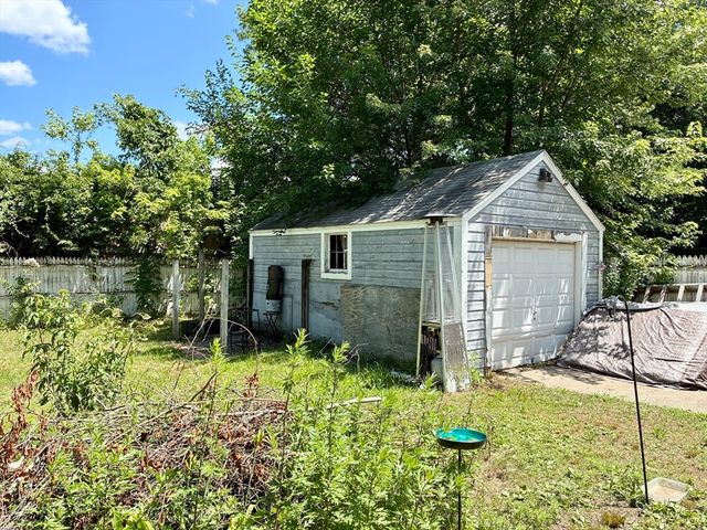 73 Prentice St, Springfield, MA 01104