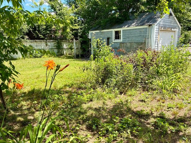 73 Prentice St, Springfield, MA 01104