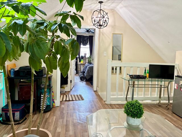 73 Prentice St, Springfield, MA 01104