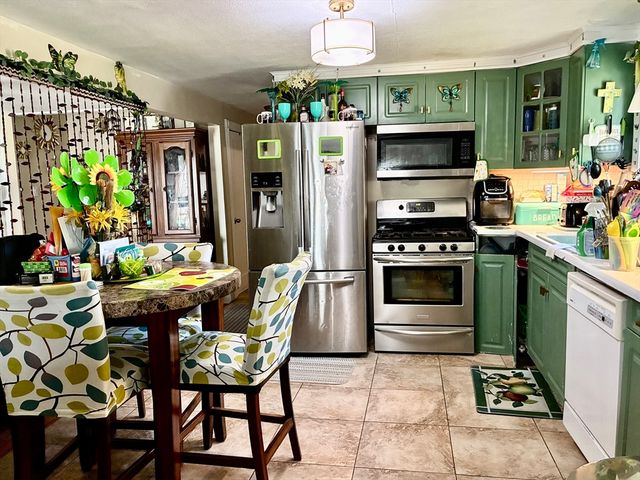 73 Prentice St, Springfield, MA 01104