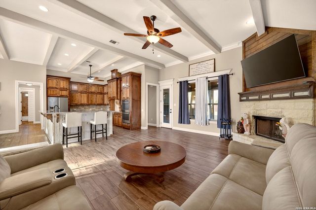 133 Mulhouse, Castroville, TX 78009