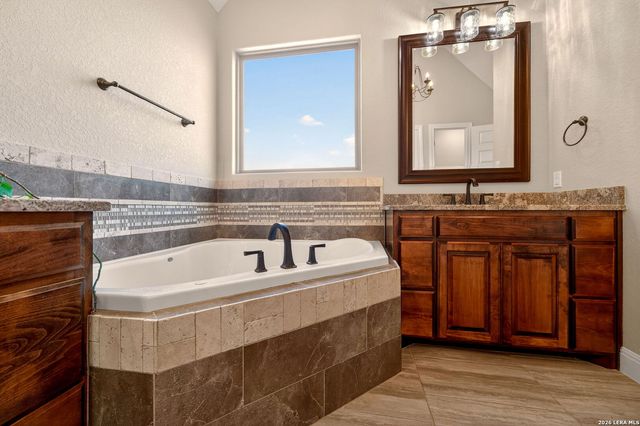 133 Mulhouse, Castroville, TX 78009