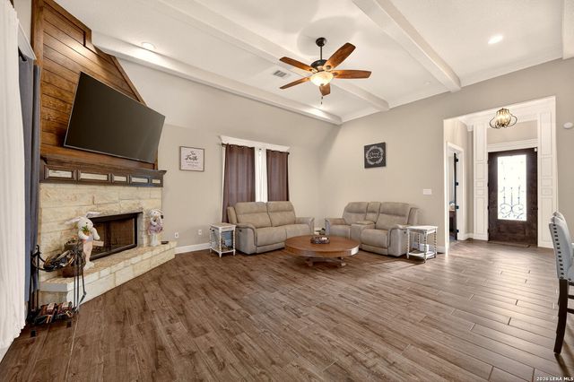 133 Mulhouse, Castroville, TX 78009