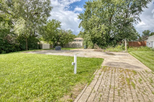 17008 Forest Avenue, Oak Forest, IL 60452