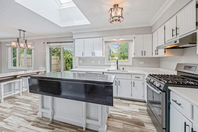 17008 Forest Avenue, Oak Forest, IL 60452