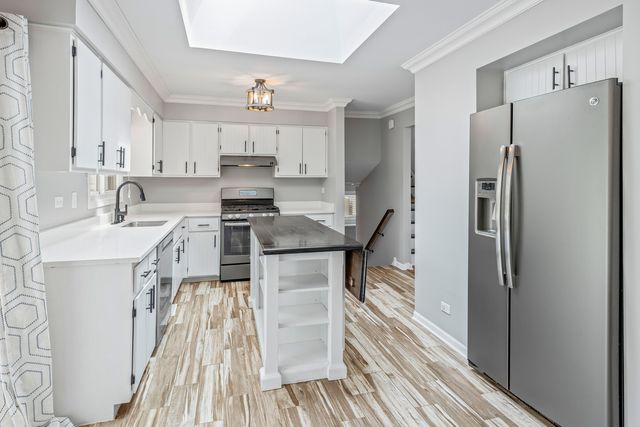 17008 Forest Avenue, Oak Forest, IL 60452