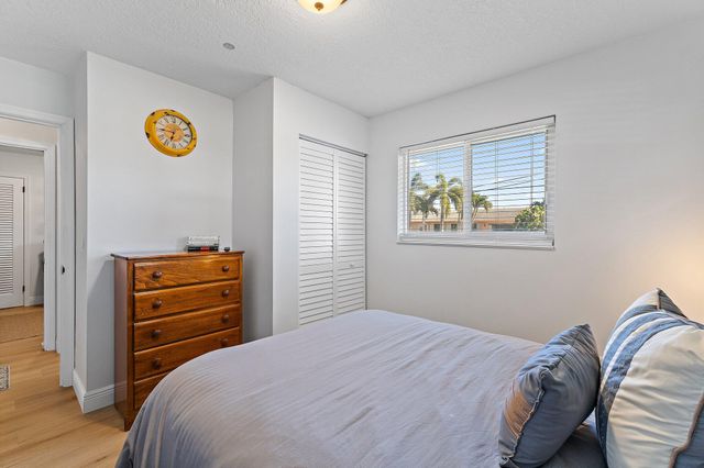 1401 N Lake Court, Lake Clarke Shores, FL 33406