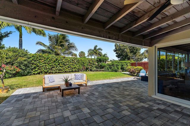 1401 N Lake Court, Lake Clarke Shores, FL 33406