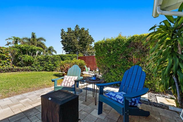 1401 N Lake Court, Lake Clarke Shores, FL 33406