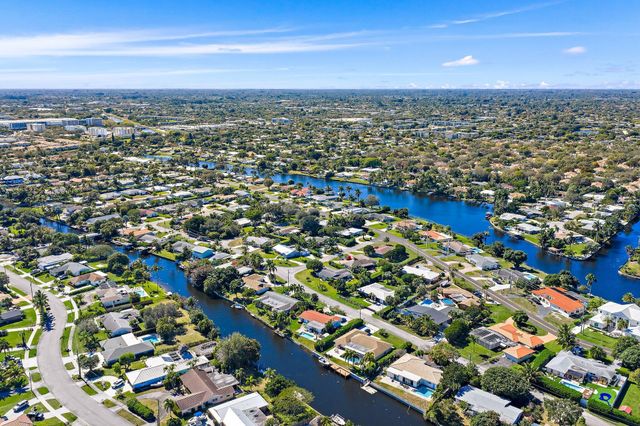 1401 N Lake Court, Lake Clarke Shores, FL 33406