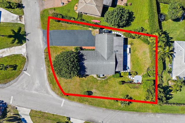 1401 N Lake Court, Lake Clarke Shores, FL 33406