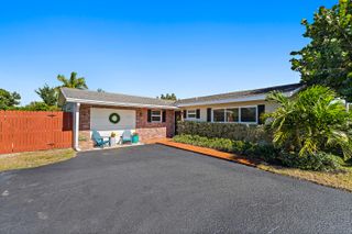 1401 N Lake Court, Lake Clarke Shores, FL 33406