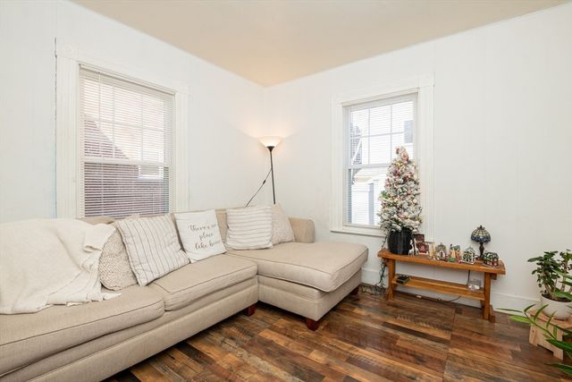 19 Huss Ct, Lynn, MA 01905