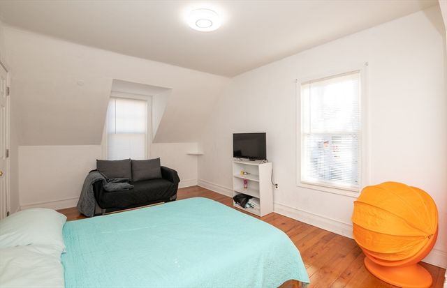 19 Huss Ct, Lynn, MA 01905