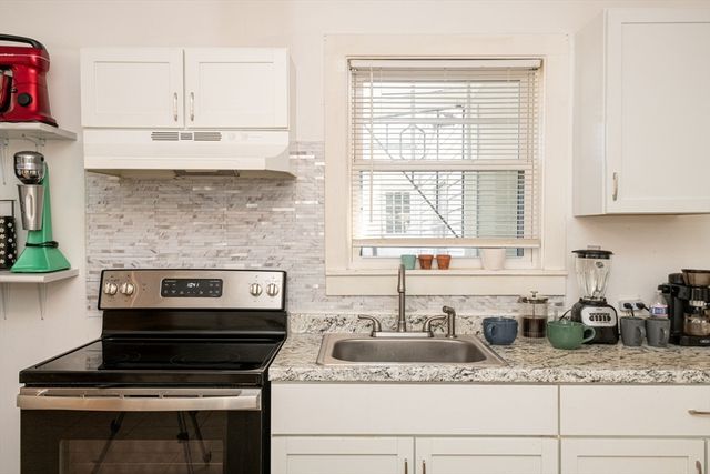 19 Huss Ct, Lynn, MA 01905