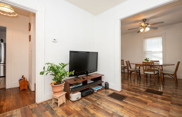19 Huss Ct, Lynn, MA 01905