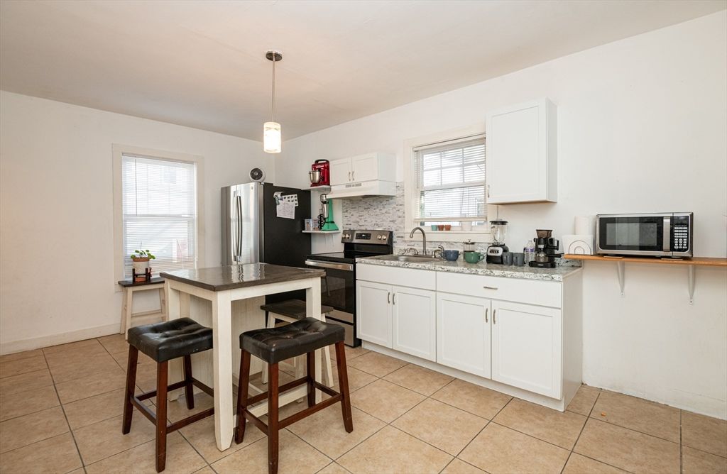 19 Huss Ct, Lynn, MA 01905