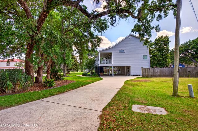 10493 Riviere Vue Drive, Biloxi, MS 39532
