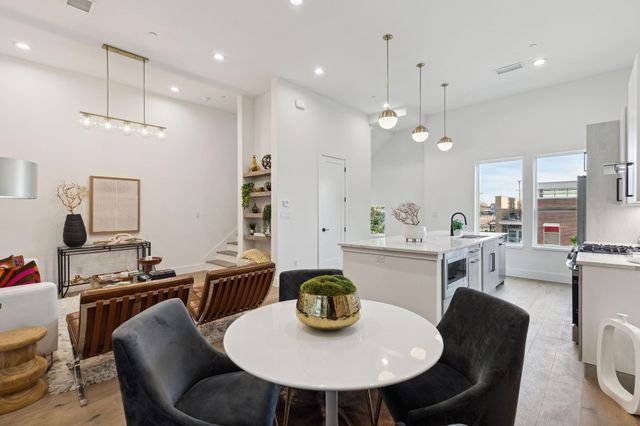 4208 Live Oak Street 201, Dallas, TX 75204