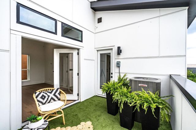 4208 Live Oak Street 201, Dallas, TX 75204