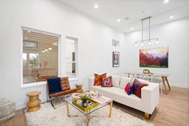 4208 Live Oak Street 201, Dallas, TX 75204